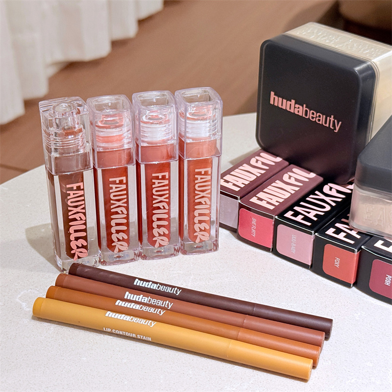 Huda Beauty Makeup Bag - Блеск для губ HudaBeauty Faux Filler: