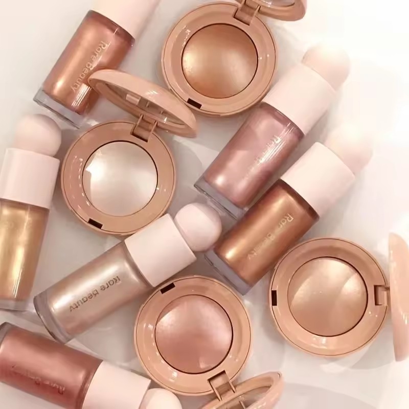 Huda Beauty Makeup Set - Жидкие румяна-хайлайтер Rare Beauty Light Silky