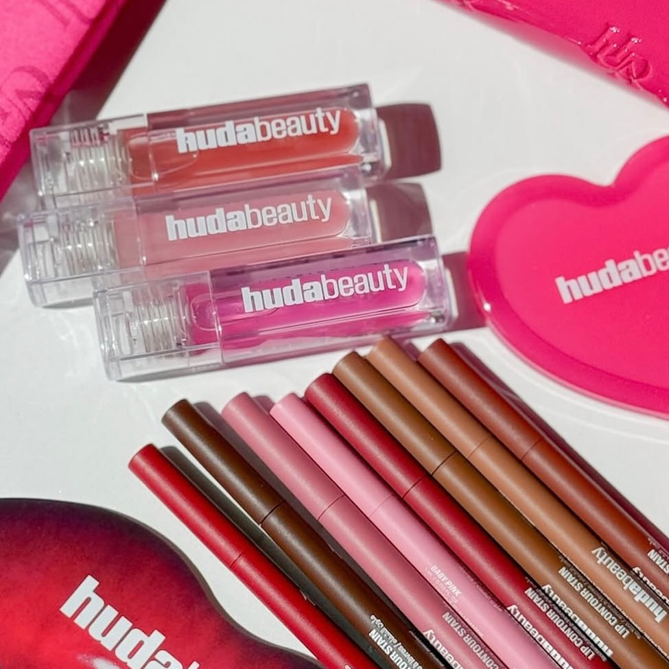 Горячая новинка: Редкий многоц – обзор и цена Huda Beauty Makeup Bag